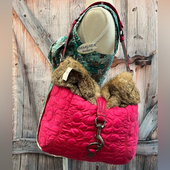 Authentic COACH Quilted C Large Duffle Pink Rabbit Hair NWT # 6733 RARE - Picture 3 of 15